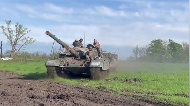 Video: Český tank Tomáš v bojích u Bachmutu